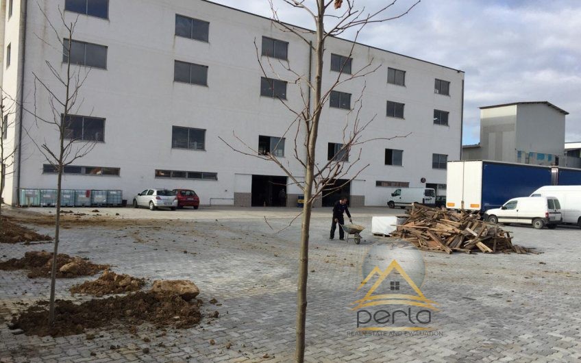 Kapanon 5000 m2 per Qira, buze Autostrades Tirane-Durres, Vore