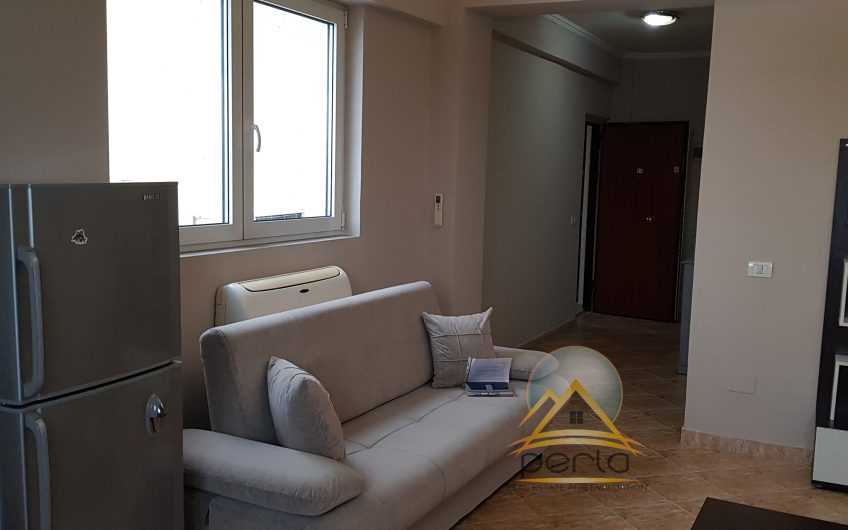 Jepet me qira apartament 2+1 ne qender, fillimi i rr. Kavajes
