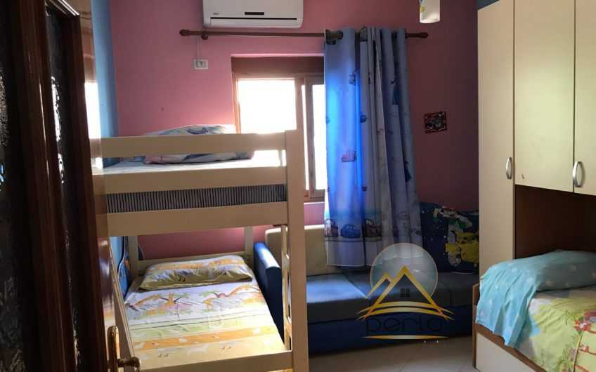 Shitet shtepi private ne Velipoje.