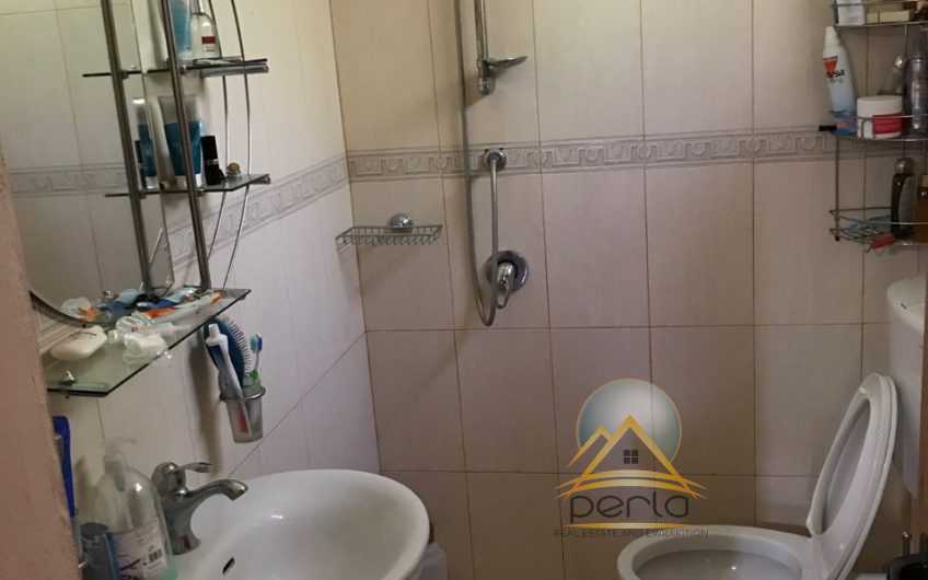 Shitet shtepi private ne Velipoje.