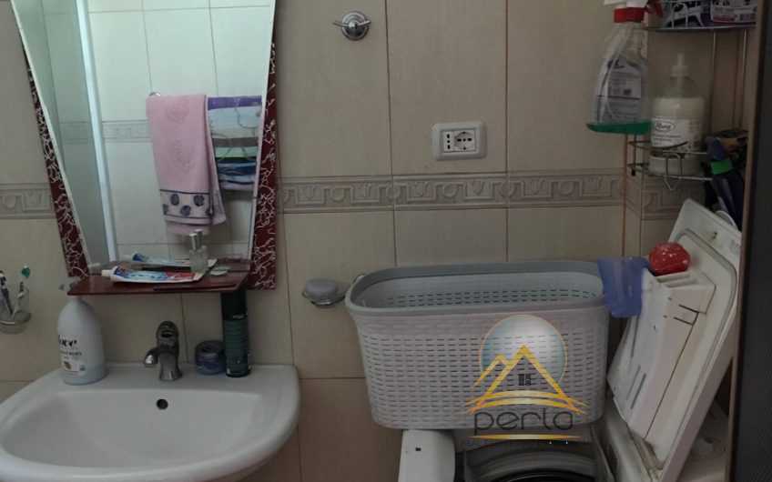 Shitet shtepi private ne Velipoje.