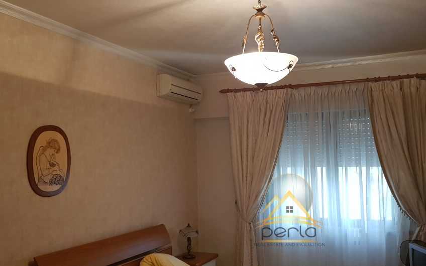 Shitet apartament 3+1, Zogu i Zi