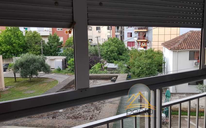 Shitet apartament 3+1, Zogu i Zi