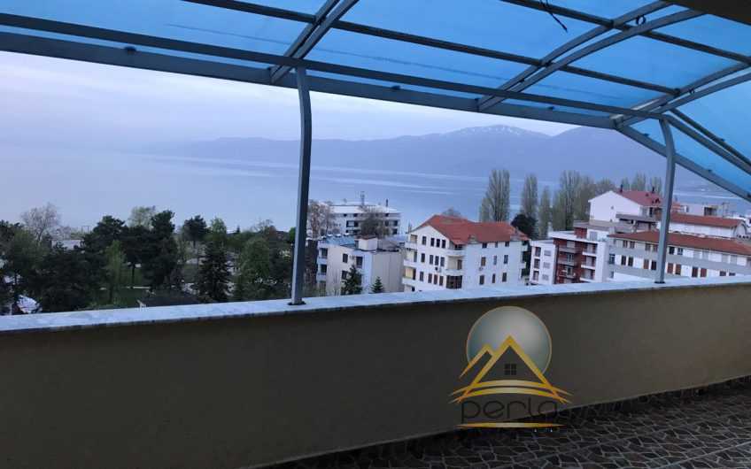 Shitet apartament1+1, ne breg te liqenit, Pogradec