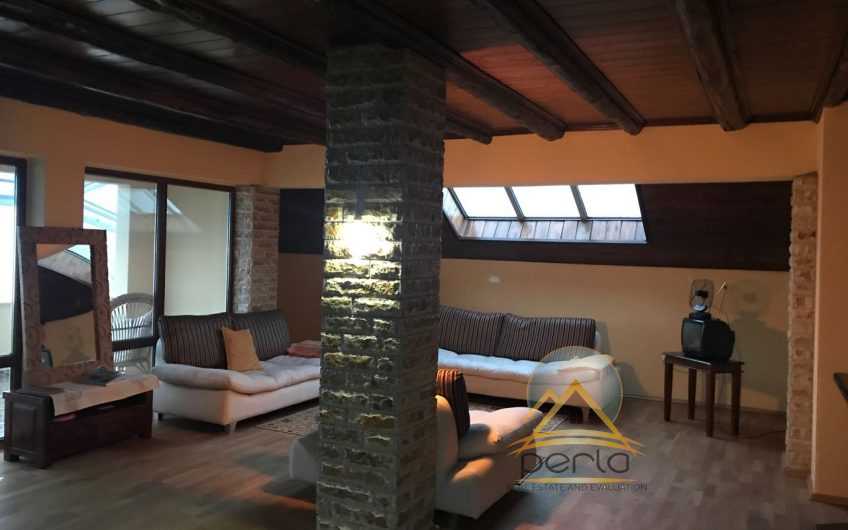 Shitet apartament1+1, ne breg te liqenit, Pogradec