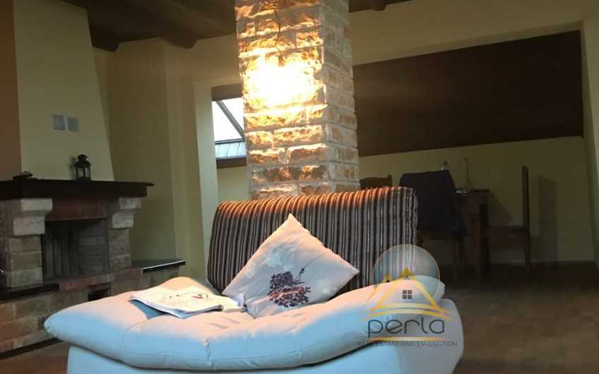 Shitet apartament1+1, ne breg te liqenit, Pogradec