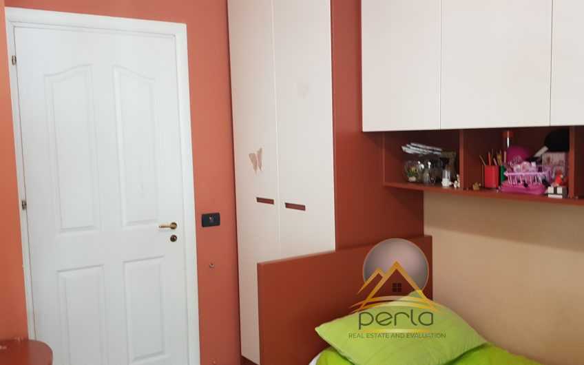 Shitet Apartament 2+1, tek Tregu Elektrik