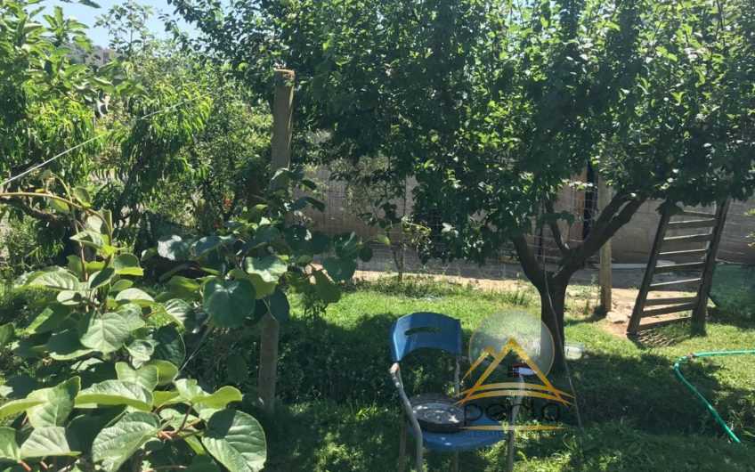 Shitet toke dhe shtepi private buze rruges kryesore Vore-Durres