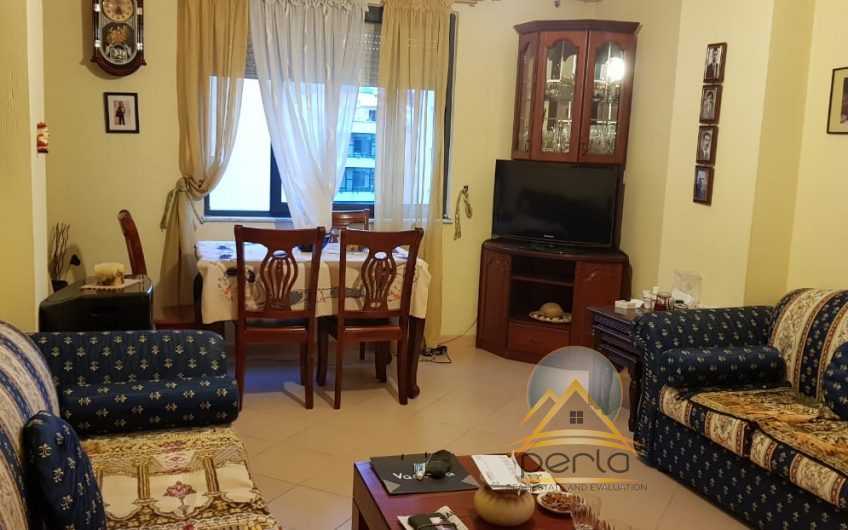 Jepet me qira apartament 1+1, Kodra e Diellit, prane Kristal Center