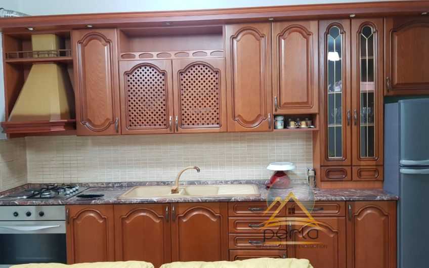 Jepet me qira apartament 2+1, prane Kristal Center