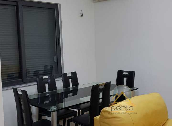 Jepet me qira apartament 2+1, prane Kristal Center