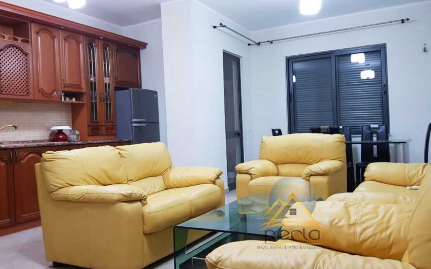Jepet me qira apartament 2+1, prane Kristal Center