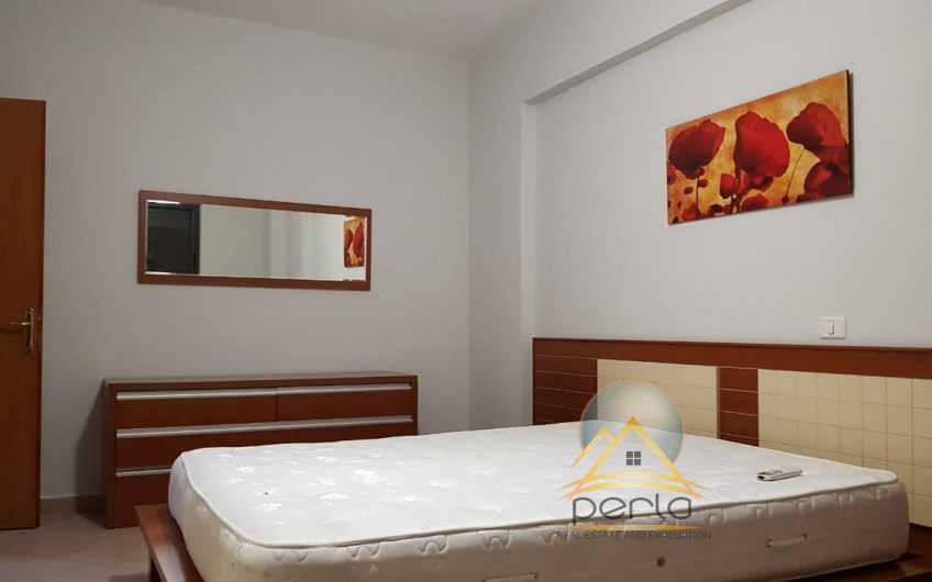 Jepet me qira apartament 2+1, prane Kristal Center