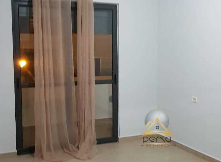 Jepet me qira apartament 2+1, prane Kristal Center