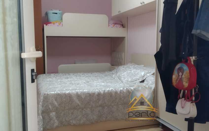 Shitet Apartament I mobiluar 1+1 ne Fresk