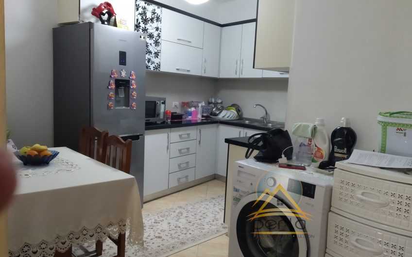 Shitet Apartament I mobiluar 1+1 ne Fresk