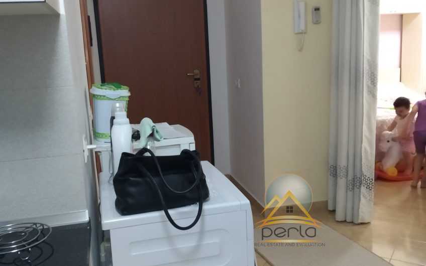 Shitet Apartament I mobiluar 1+1 ne Fresk