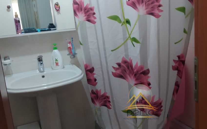 Shitet Apartament I mobiluar 1+1 ne Fresk
