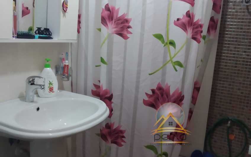 Shitet Apartament I mobiluar 1+1 ne Fresk