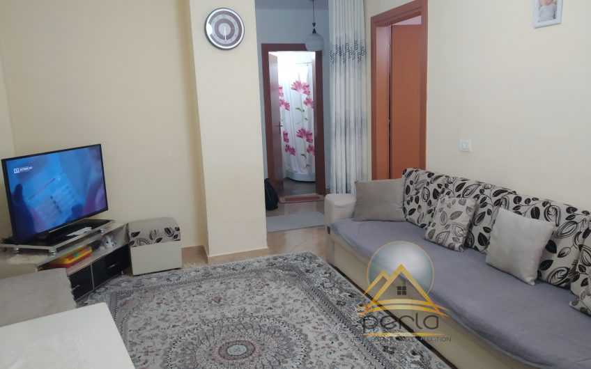 Shitet Apartament I mobiluar 1+1 ne Fresk