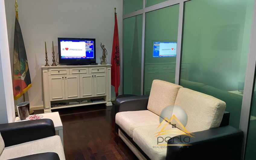 SHITEN ZYRA LUKSOZE, NE NJE REZIDENCE PRETIGJOZE, NE TIRANE!