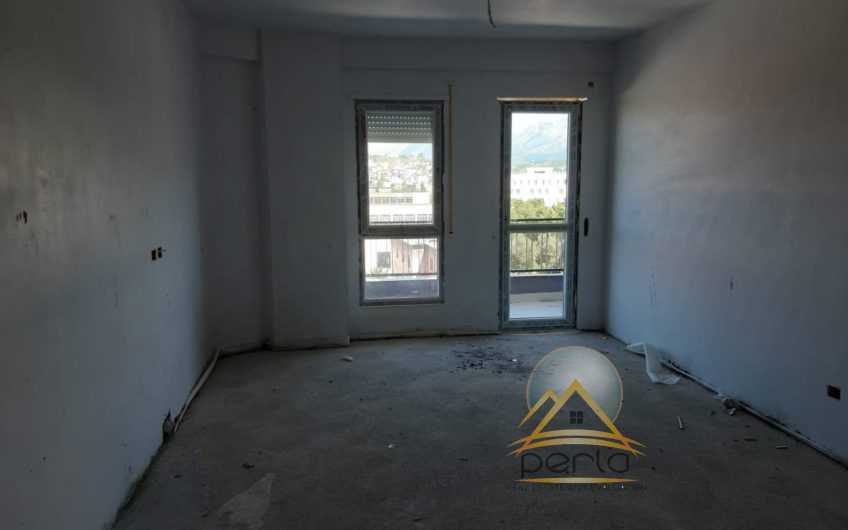 SHITET APARTAMENTI 2+1 TEK 5  MAJI, TIRANE