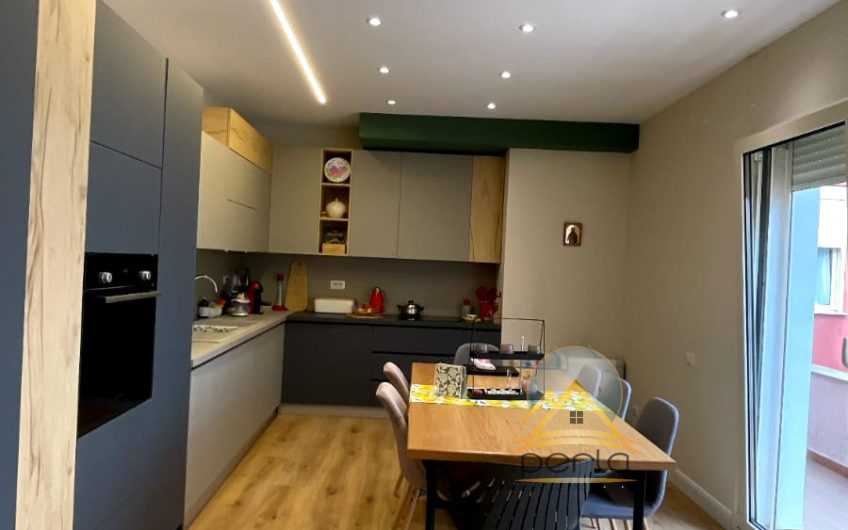 SHITET APARTAMENTI 2+1 PRANE KOPSHTIT ZOOLIGJIK