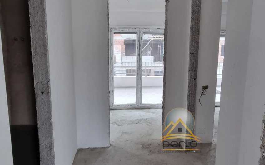 Shitet Apartament 2+1+Verand, Rr. “Dibres” prane Qendres