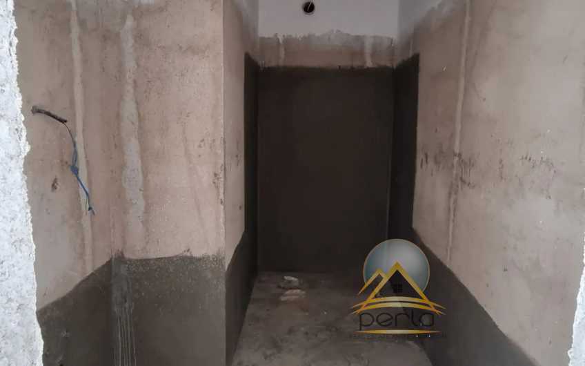 Shitet Apartament 2+1+Verand, Rr. “Dibres” prane Qendres