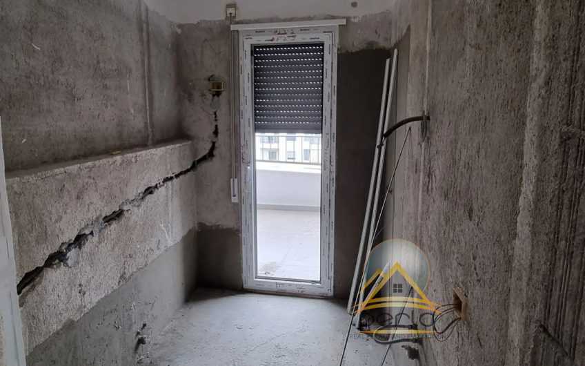 Shitet Apartament 2+1+Verand, Rr. “Dibres” prane Qendres