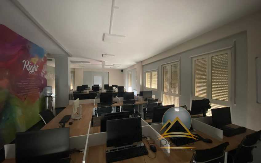 JEPET ME QERA AMBJENT KOMERCIAL+ VERAND, PRANE BLV. GJERGJ FISHTA