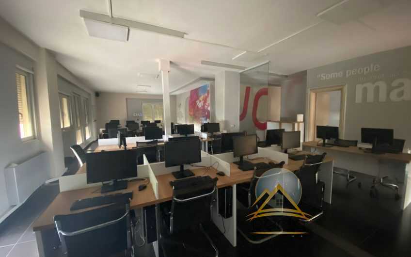 JEPET ME QERA AMBJENT KOMERCIAL+ VERAND, PRANE BLV. GJERGJ FISHTA