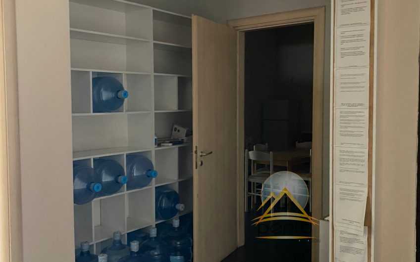 JEPET ME QERA AMBJENT KOMERCIAL+ VERAND, PRANE BLV. GJERGJ FISHTA