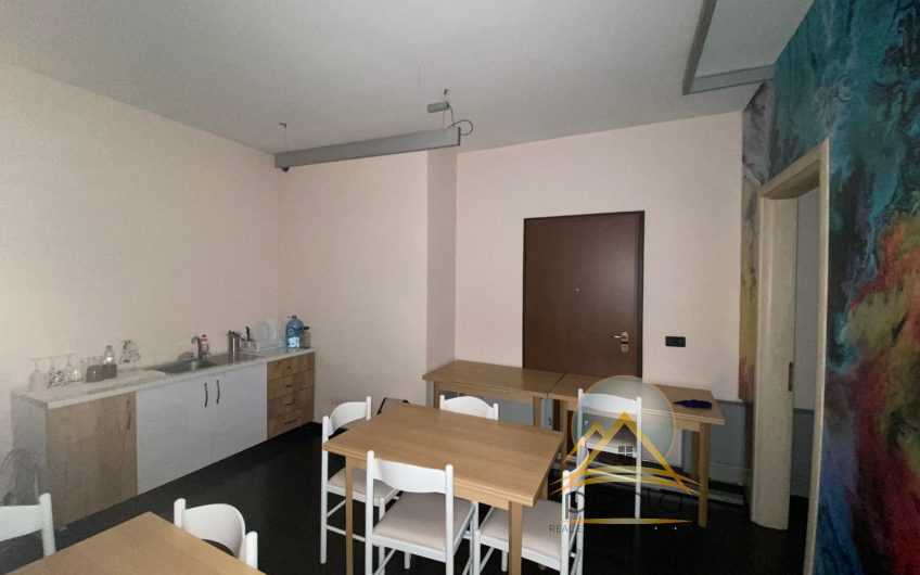 JEPET ME QERA AMBJENT KOMERCIAL+ VERAND, PRANE BLV. GJERGJ FISHTA