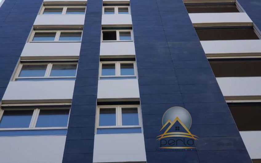 Shiten Apartamente 1+1 dhe 2+1 me cmim kleringu te Rruga e Barrikadave.