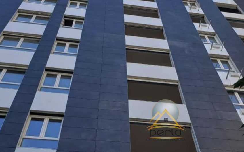 Shiten Apartamente 1+1 dhe 2+1 me cmim kleringu te Rruga e Barrikadave.