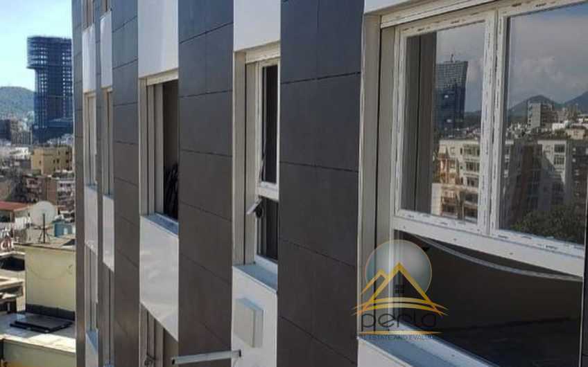 Shiten Apartamente 1+1 dhe 2+1 me cmim kleringu te Rruga e Barrikadave.