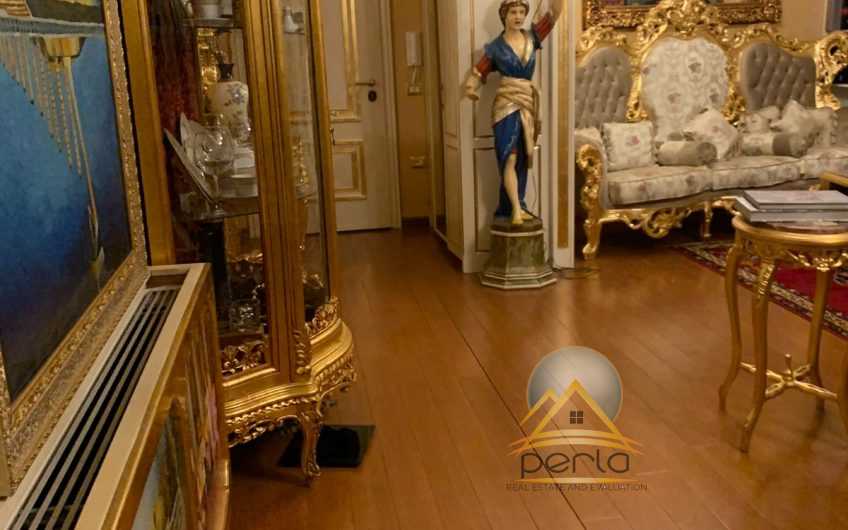 Shitet apartament 2+1 prane Ministrise se Kultures