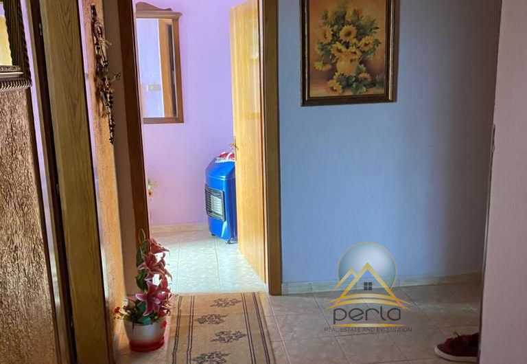 Shitet apartament 2+1+2 tek Zogu i Zi