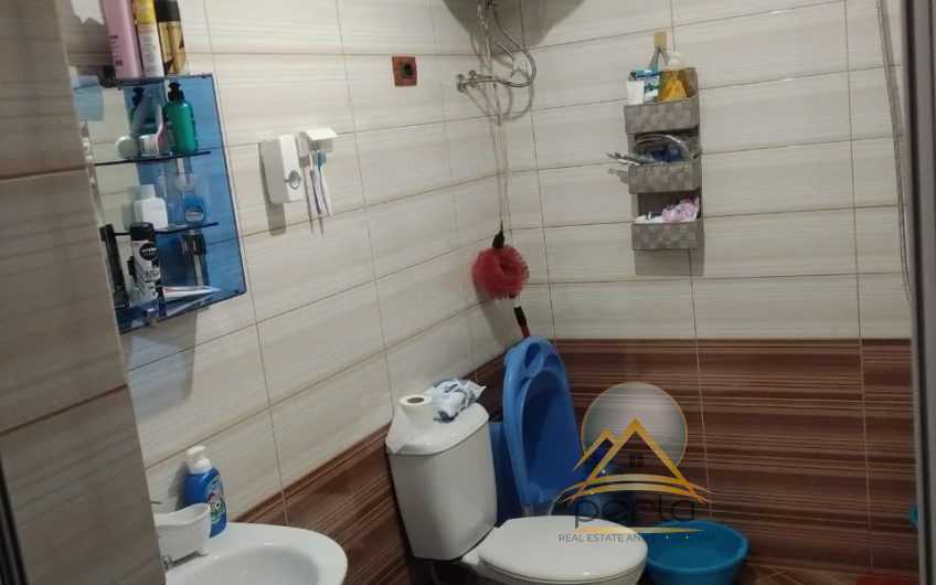 Shitet apartament 1+1 ne rrugen Jordan Misja