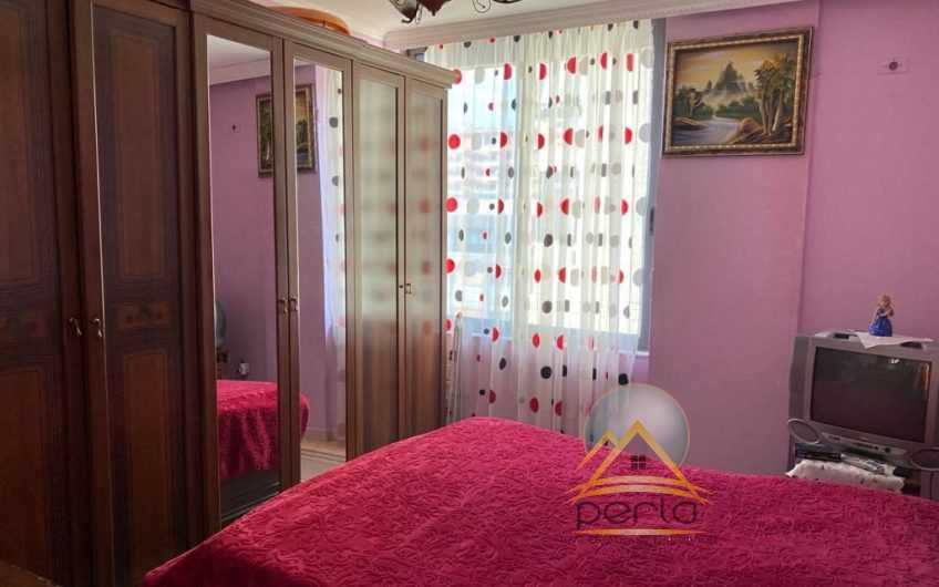 Shitet apartament 2+1+2 tek Zogu i Zi