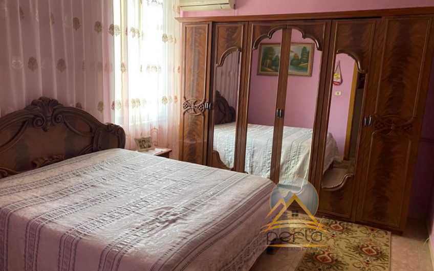 Shitet apartament 2+1+2 tek Zogu i Zi
