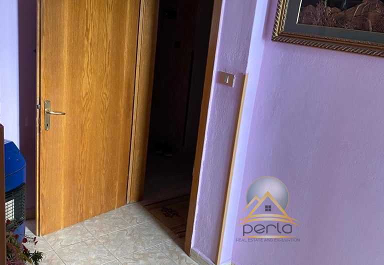 Shitet apartament 2+1+2 tek Zogu i Zi