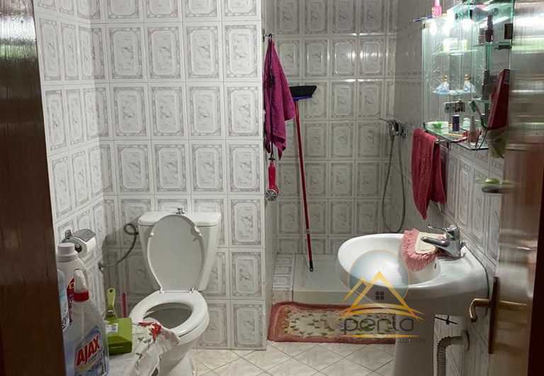 Shitet apartament 2+1+2 tek Zogu i Zi