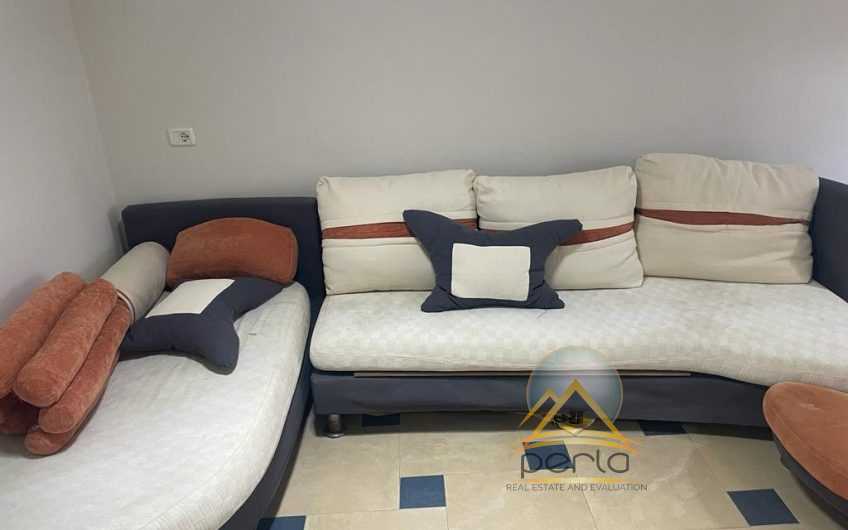 Shitet apartament 1+1 te shkembi i Kavajes