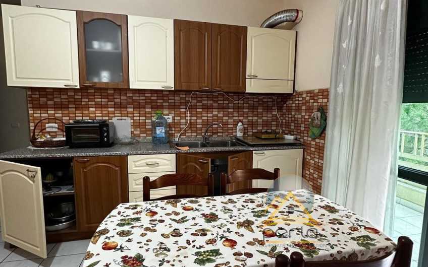Shitet apartament 1+1 ne Durres