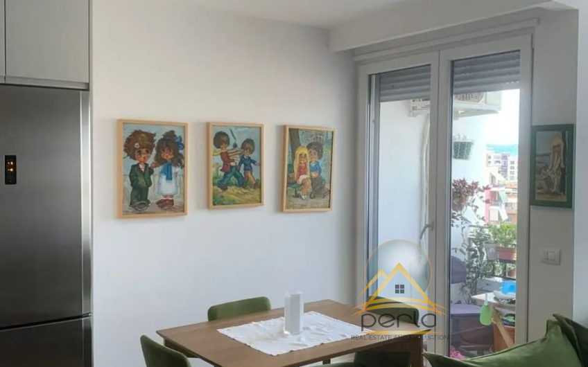 Shitet apartament 2+1 prane Maternitetit te Ri, ne Blv. “Bajram Curri”