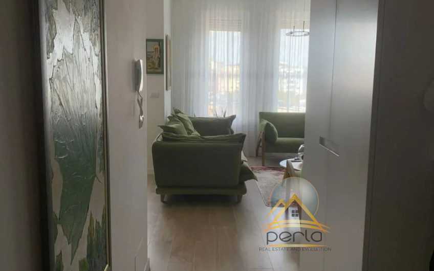 Shitet apartament 2+1 prane Maternitetit te Ri, ne Blv. “Bajram Curri”