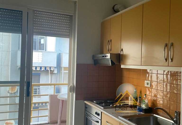 Shitet apartament 1+1 te shkembi i Kavajes