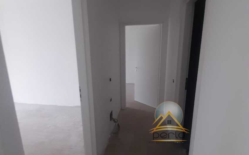 Shitet apartament 2+1+2 tualete te rruga e Barrikadave